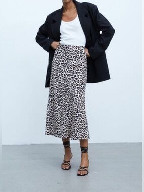 🐆✨ H&M Leopard Print Midi Skirt Size 8 A-Line Flowy Flared Hem
